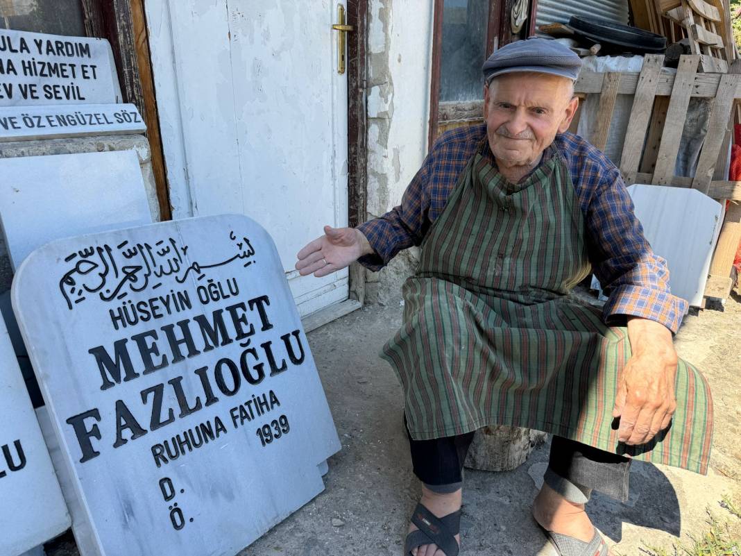 Siparişlere yetişemeyen mezar taşı ustasının ilginç önerisi 5